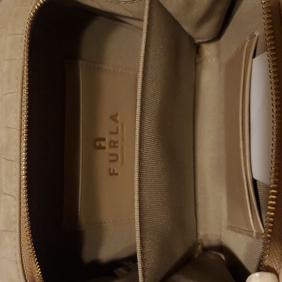 Furla Camelia Crossbody / Camera bag. - Picture 9 of 14